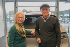 ポルシェ・マカンを愛車に選んだ、デレク・エバンス氏とオードリー夫人