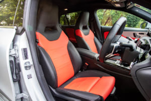 なぜメルセデスは「事故の0.2秒前」に動けるのか？ ネコの反射に学んだ予測保護「プレセーフ」の到達点【メルセデス安全原論 05】《LE VOLANT LAB》