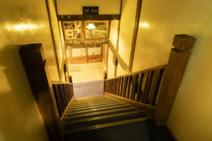 四万温泉 積善館：スタジオジブリ映画『千と千尋の神隠し』に登場する湯屋「油屋」のモデルのひとつと言われている。