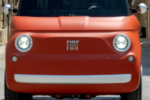 彩りこそがフィアットの矜持。新色コラッロを得たトッポリーノが、超小型EV市場の覇者であり続ける理由