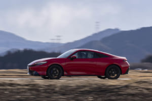 ホンダ・プレリュード：なめらかな加速フィールは、街中のストップ＆ゴーも扱いやすい。