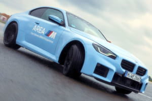 BMW M2で挑む「ゲーム・オブ・ドリフト」。新拠点「AREA M」が示す、次世代パフォーマンスの流儀