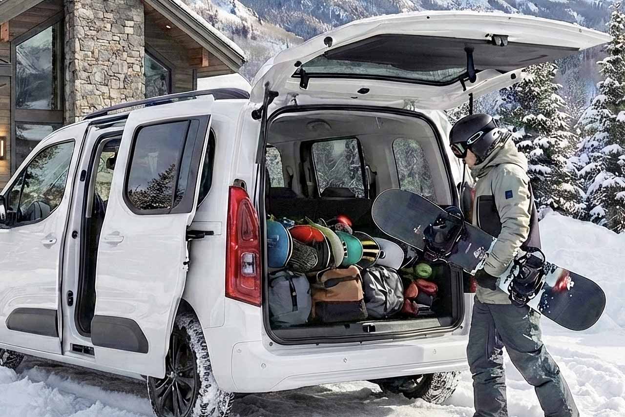 漆黒の次は、純白の自由。フィアット・ドブロ「マキシ5」──3列目を捨てた2693Lは、遊びを画く白いキャンバス