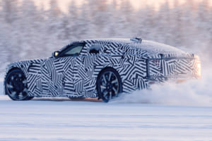 新生ジャガーの真価は氷上で磨かれる。1000ps超の3モーター、新型GTが挑む「最強」への最終章