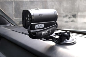 ダッシュボード上に設置したビデオカメラ