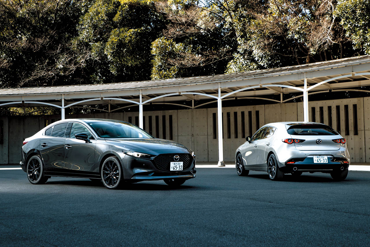マツダ3 セダン XDドライブエディション（左）と、マツダ3 ファストバック XDドライブエディション（右）。