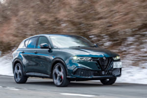 【試乗】出力不変で0-100km/h「0.3秒」短縮。新型アルファ・ロメオ トナーレ、MHEV熟成と“＋8mm”のトレッド拡大が証明する「当代随一のハンドリング」《LE VOLANT LAB》