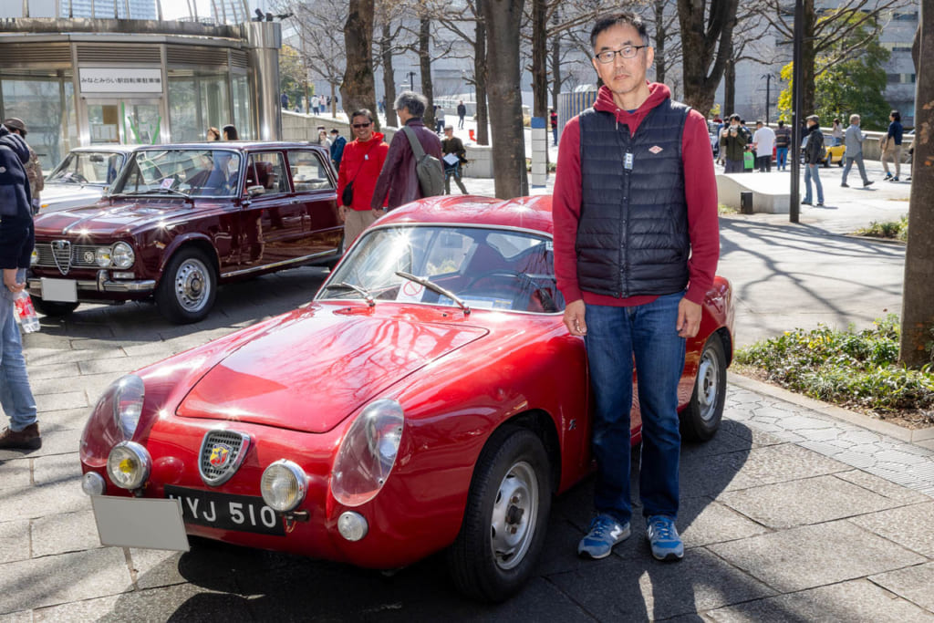 1959年式フィアット・アバルト750GTザガートと、オーナーの白川さん。