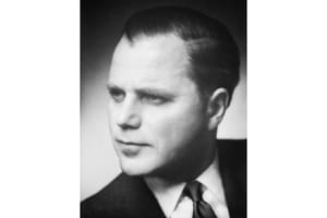 ベラ・バレニーが1951年、「前後衝撃吸収式構造」と「頑丈なパッセンジャーセル構造」の特許を取得。写真は「ミスター・セーフティ」と呼ばれたベラ・バレニー。