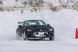 氷上180km/h！ 911からアルファードまで限界に挑む、最北の祭典「大沼スノーアタック」