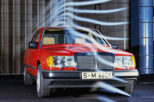 風洞テストによって、W124は空気抵抗の少ない丸みのある滑らかなスタイルを追求し、しかも道路使用車の安全保護をする。