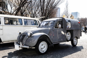 1961年式シトロエン2CVフルゴネット：シトロエン2CVの商用バンモデル。