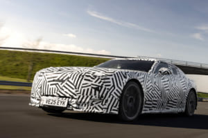 ジャガーの新型ラグジュアリー4ドアGT プロトタイプの開発風景。