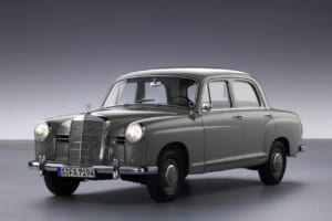 1953年に世界初の衝撃吸収式構造ボディを採用した量産乗用車180を発表（セミモノコック）。