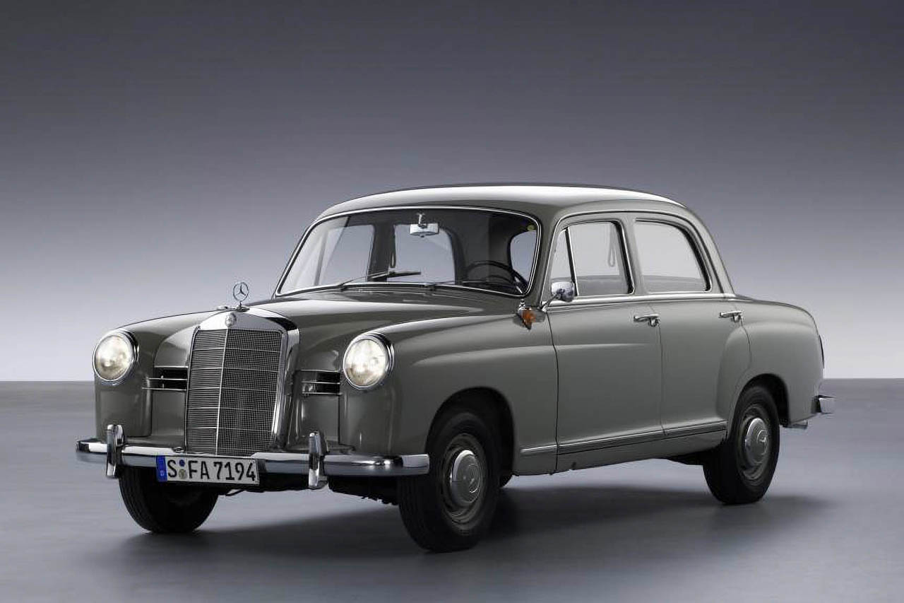 1953年に世界初の衝撃吸収式構造ボディを採用した量産乗用車180を発表（セミモノコック）。