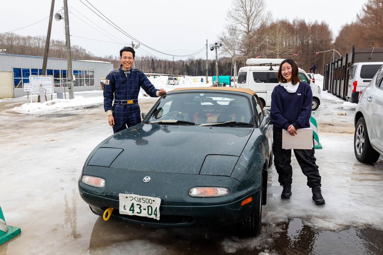 北海道ブリザードラリー：関東からNAロードスターで参加の米田有甫さんと曽根原麻由さん。米田さんは普段からサーキットの走行会などに参加しているそう。