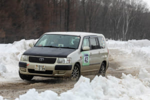 北海道ブリザードラリー：サクシードのような商用車だって参加できます。