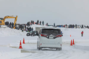 まさかのアルファードまで参加してました。