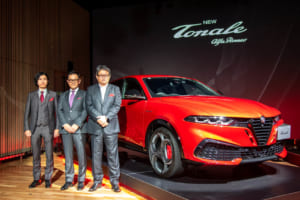 写真右から、ステランティスジャパン 成田 仁代表取締役社長、同 イタリアンブランド事業部 黒川進一事業部長、同 イタリアンブランド事業部 プロダクトマネージャー 児玉英之氏