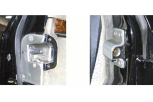 1958年に特許を取得したウェッジ（くさび型）・ピンロックはドアロックをしていない状態で衝撃を受けてもドアは開かない構造であった。