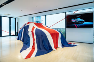 アストン・マーティン DBX S