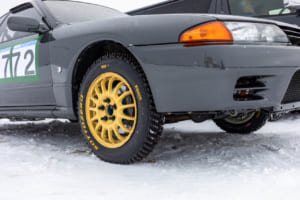 スパイクタイヤクラスはピレリとミシュランの2メーカーのユーザーが多く、こちらのGT-Rはピレリを選択。