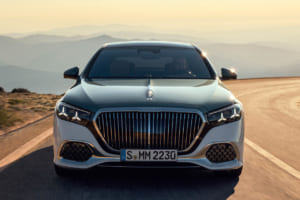 職人技と生成AIの融合。新型「メルセデス・マイバッハ Sクラス」が提示するラグジュアリーの現在地【写真38枚】