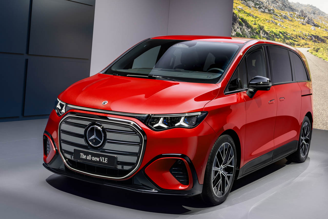 Sクラスの牙城に迫る高級EVミニバン。メルセデス新型「VLE」が到達したショーファーカーの極致【写真170枚】