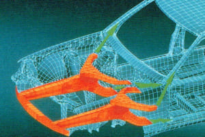 1979年のSクラスから採用した三叉（さんさ）式緩衝システムは、まさにオフセット衝突実験を繰り返して開発された。