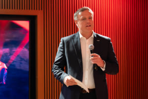 アストン・マーティン アジア太平洋およびグレーターチャイナ担当 リージョナル・プレジデント、カール・ベイリス氏