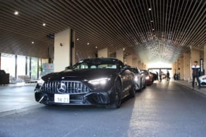 極限のパフォーマンスと非日常の邂逅。メルセデスAMGが贈る「MAGARIGAWA」での濃密な試乗体験