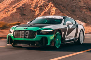 【ベントレー新型】666psを後輪のみで解き放つ衝撃。異端のFR「スーパースポーツ」日本上陸へ