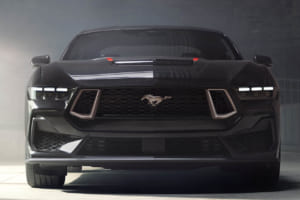 伝説のペインターが彩るマスタング。限定550セットの「TLDシグネチャーエディション」が放つ圧倒的な存在感