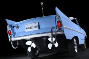 幻の水陸両用車「アンフィカー」は日本で水上航行できるか？ 立ちはだかる「制度の壁」とクルマ好きの執念《LE VOLANT LAB》