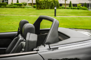 写真は1995年のSL600／R129。オートマチックロールバーの拡大写真。