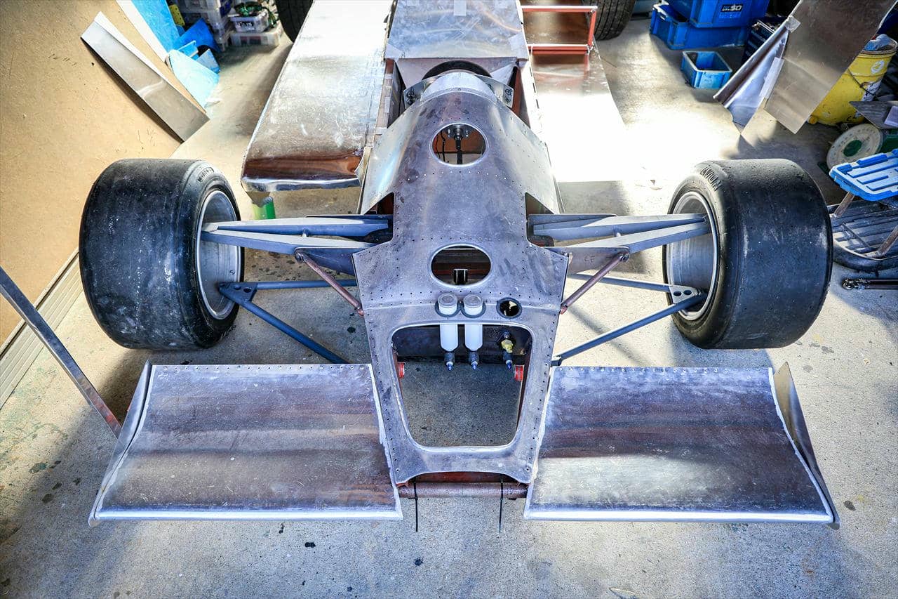 愛車と原体験】図面はプラモデル!? 整備職人が完全自作した6輪F1