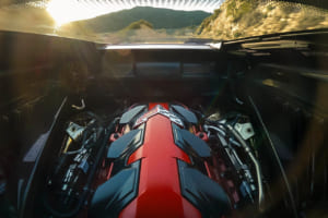 歴代最強542psの新開発NA V8か、721psの電動AWDか。新型コルベット「グランスポーツ」が広げた伝統のスイートスポット