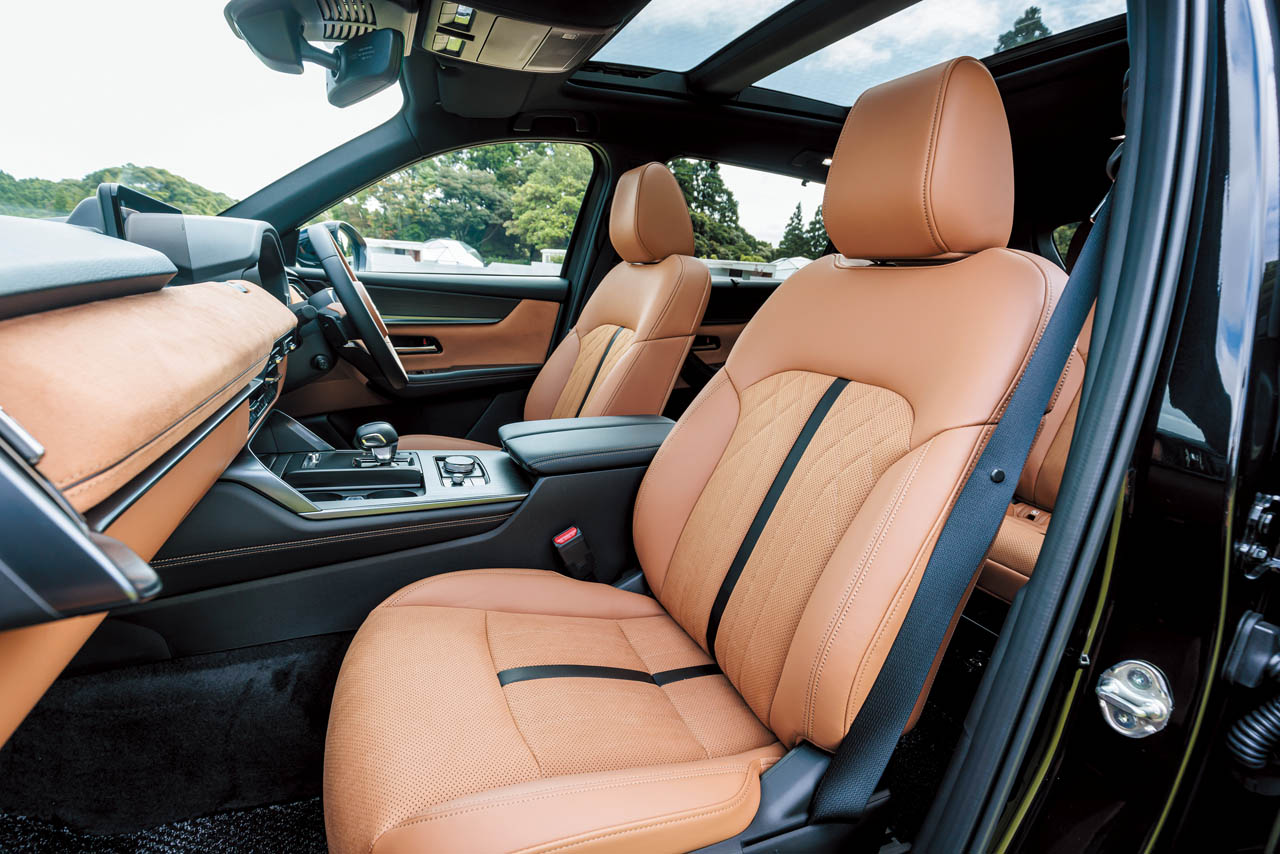 マツダ CX-80 XDプレミアムスポーツ：XDプレミアムスポーツ最大の特徴が、このタンカラーのインテリア。従来はXDハイブリッドおよびPHEVのプレミアムスポーツのみに設定されていたこの内装がXDでも選べるようになったのはうれしい。