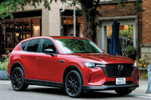 CX-60、CX-80では、魂動デザインの考え方を一歩進め、美しさだけでなく逞しさや力強さといった要素が加わり、堂々たる存在感を示す。