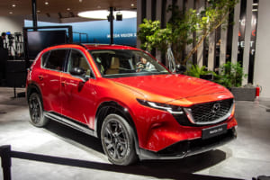 魂動デザインの正当進化形といえる次期型CX-5。現行型でも古さを感じることはないが、時代の流れを捉え、着実にアップデートを果たしている。ボディはやや大型化され室内空間が拡大される。ただしSKYACTIV-D 2.2のディーゼルエンジン搭載車は設定されない。ディーゼルエンジン搭載のCX-5を狙いたいなら今が最後のチャンスだ。