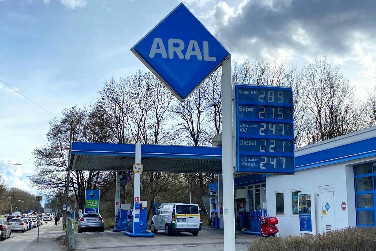 日本の「リッター200円」はまだ安い!? ドイツでガソリン1Lが550円超え…インフレと戦うアウトバーン節約ドライブ術《LE VOLANT LAB》