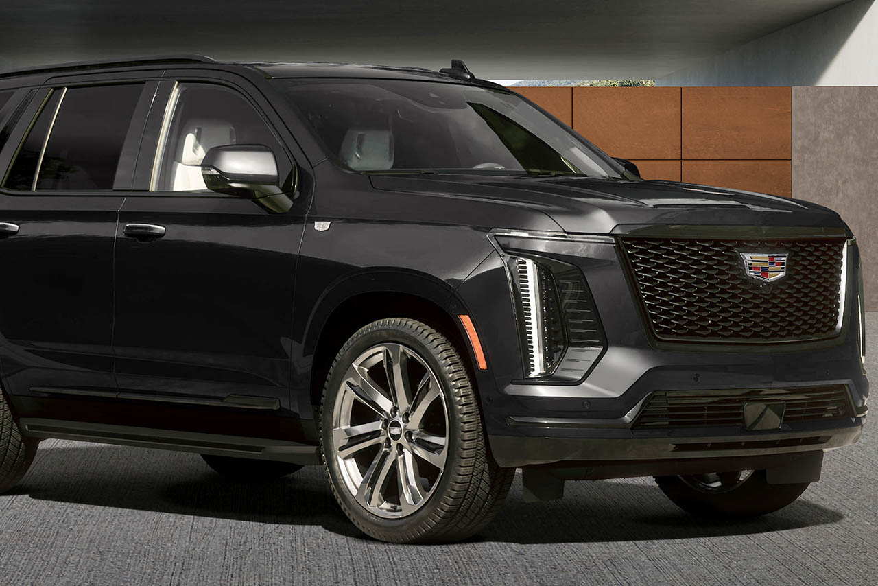 巨躯を委ねる余裕と安心。キャデラック・エスカレードがレーンセンタリング機能を追加し仕様変更