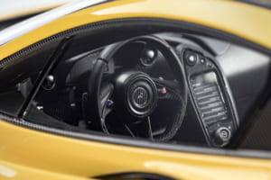 メイクアップ製「アイドロン」1/18モデルカーの「マクラーレン P1 2013」。