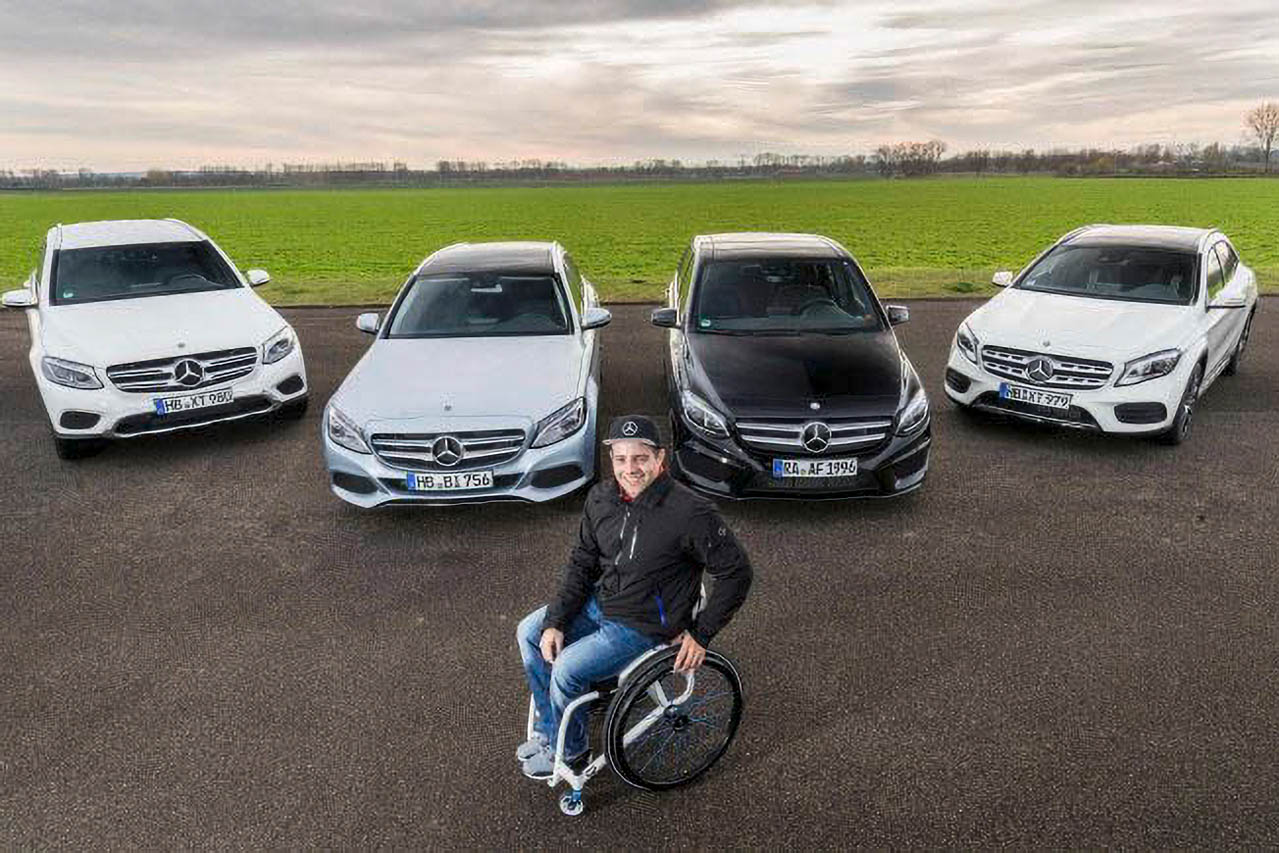 車椅子とメルセデス・ベンツ各モデル。