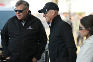 GM グローバル・モータースポーツ・コンペティション バイスプレジデント エリック・ウォーレン氏（中央）