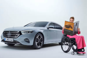 福祉国家ドイツでは、安全で高品質なメルセデス・ベンツ福祉車両に乗って自立して活動している。