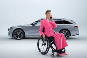 なぜメルセデスは福祉車両を「特別なクルマ」にしないのか。通常の機能すら損なわない、「最善か無か」の安全構造【メルセデス安全原論 09】《LE VOLANT LAB》