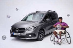 福祉国家ドイツでは、安全で高品質なメルセデス・ベンツ福祉車両に乗って自立して活動している。