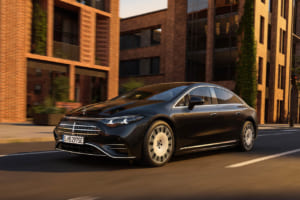 【画像初公開】メルセデス・ベンツ新型「EQS」発表。“伝統の顔”の復活と、航続距離926kmへの大幅進化