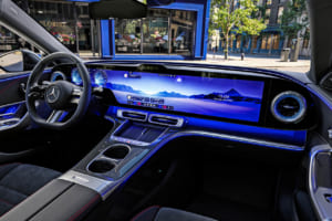 新型メルセデス・ベンツ「Cクラス」EVの内装が明らかに。ハイパースクリーン搭載で4月20日デビュー